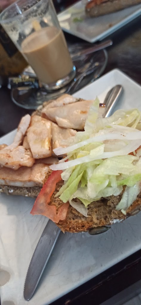 Bar TKLE — Comida y bebida