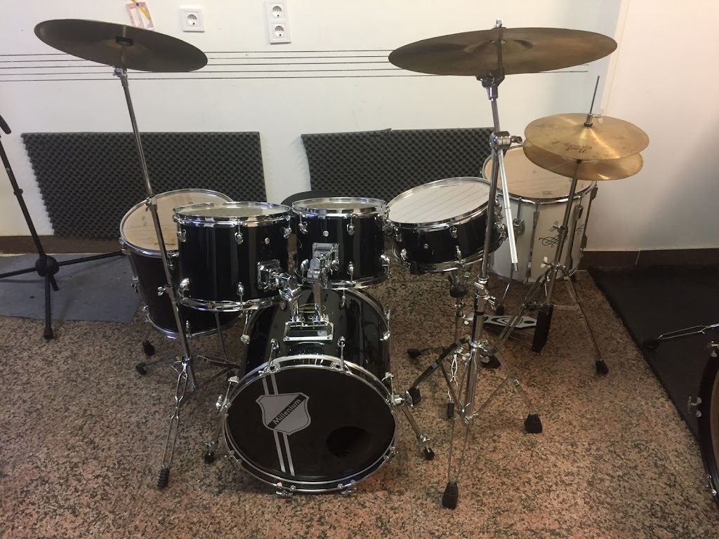 A&A Escuela de idiomas, Musica y refuerzo