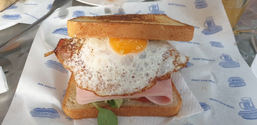 Bar Restaurant Punt de Trobada — Sandwich mixto con huevo