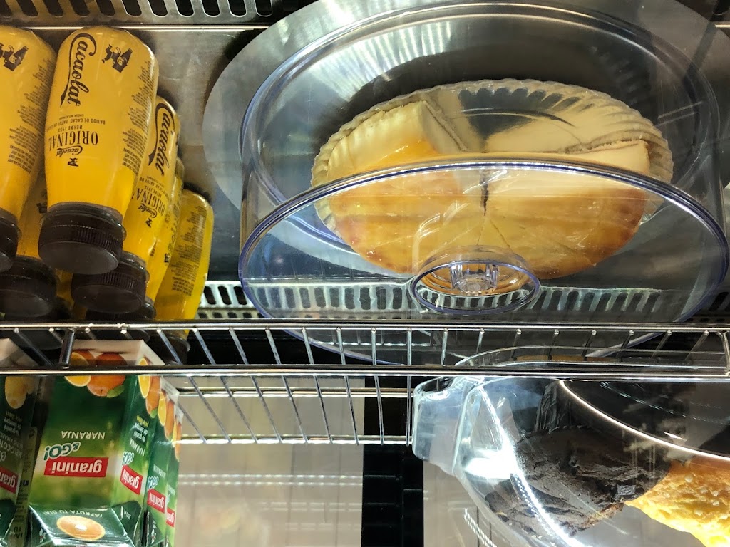 BAR CAFETERIA MUSTANG — Comida y bebida