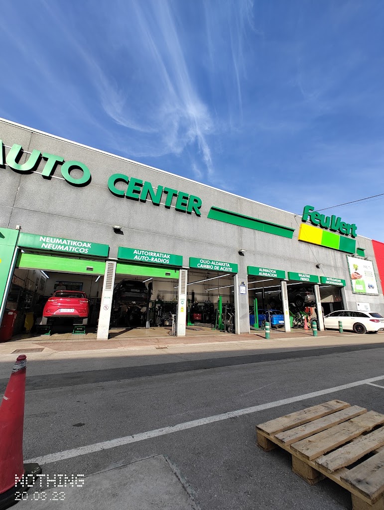 Feu Vert — Exterior