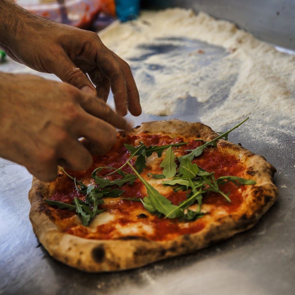 Pizzeria Mas Lena — Comida y bebida