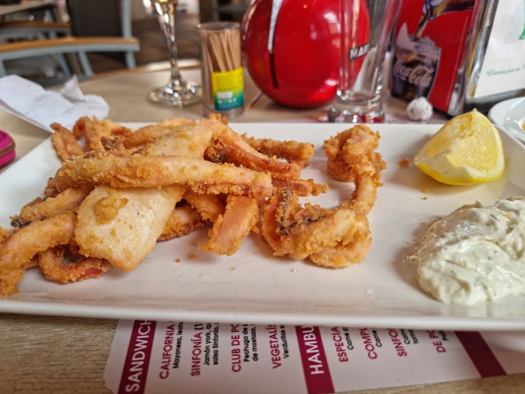 Cafe Bar Sinfonia — Comida y bebida