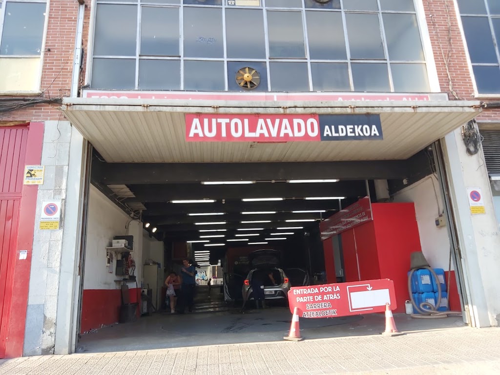 Aldekoa autolavado-autogarbiketa — Exterior