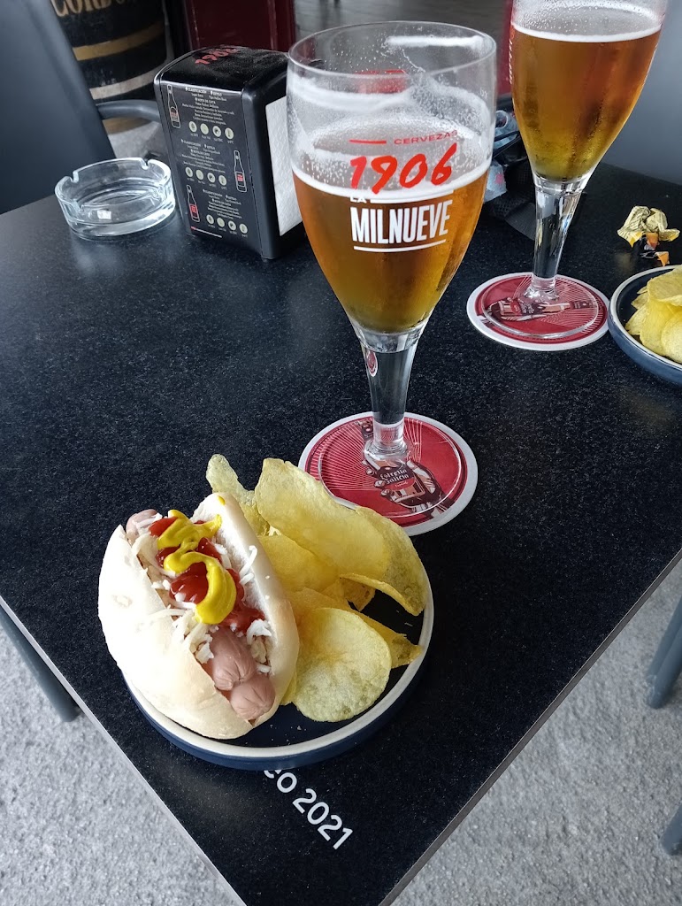 Cafe bar o' abellugu — Comida y bebida