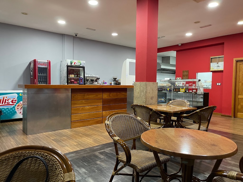 Bar restaurante Piscolabis La Veguetilla — Ambiente