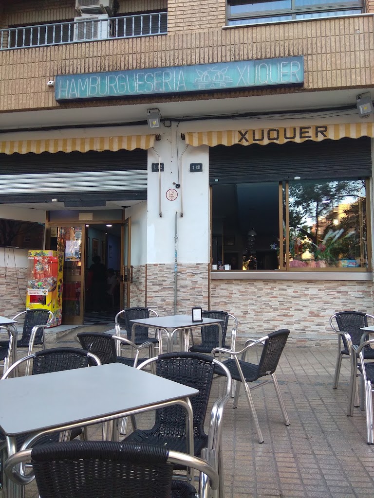 HAMBURGUESERIA BAR XUQUER. — Ambiente