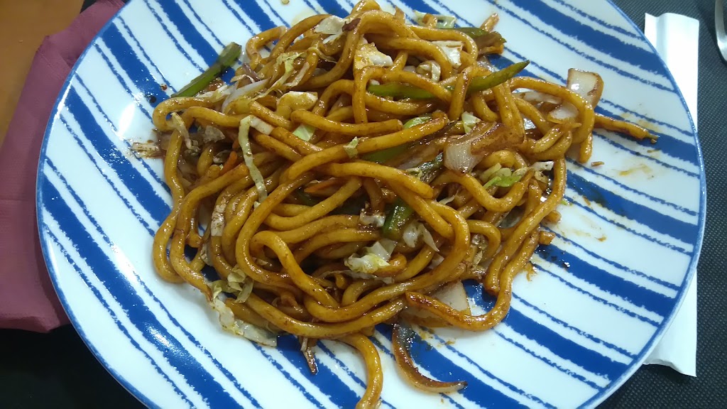 Yaki sushi blanes — Chow mein