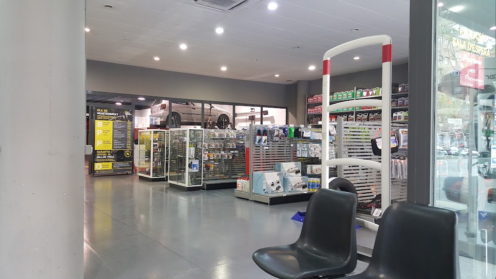 Rodi Motor Services — Interior