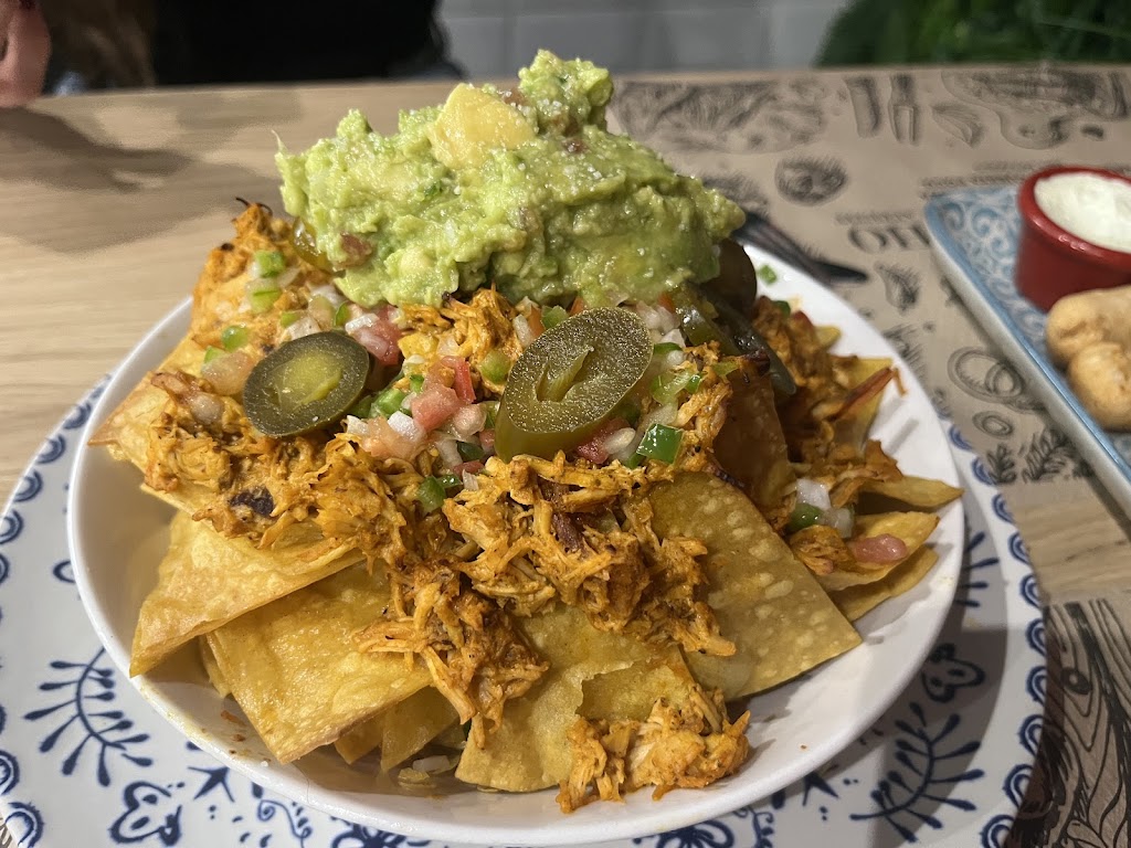 A Gritos — Comida y bebida