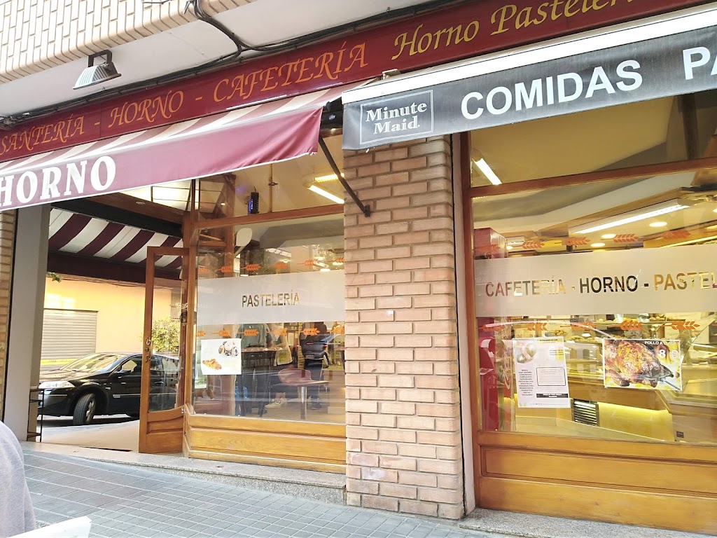 Horno Pasteleria Pizarro — Vitrina