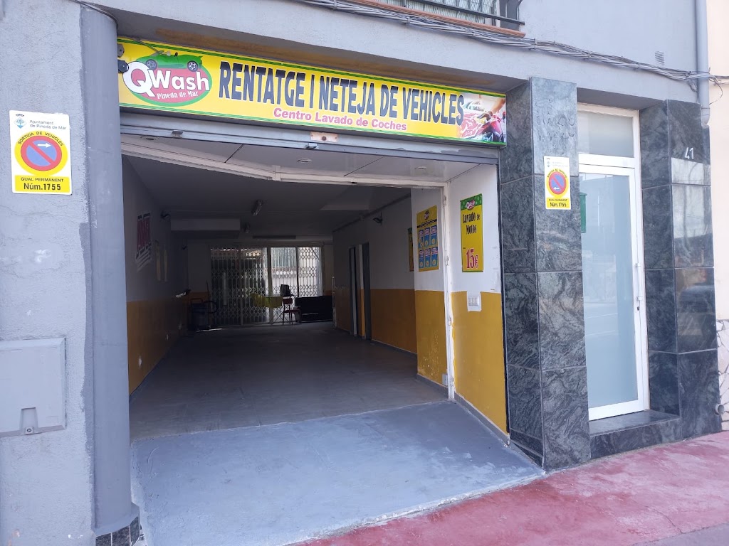 Lavado de coche con a mano — Exterior