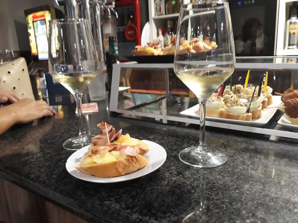 CAFE BAR EL ASTURIANO — Comida y bebida