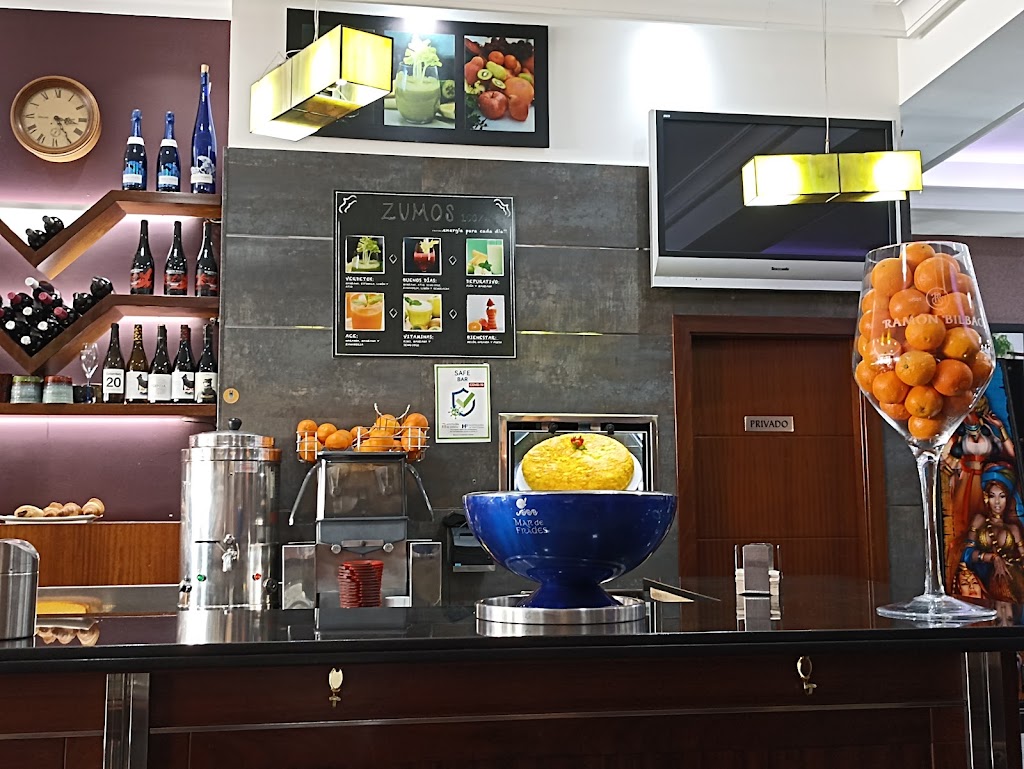 El Pilar...Cafe Bar — Ambiente