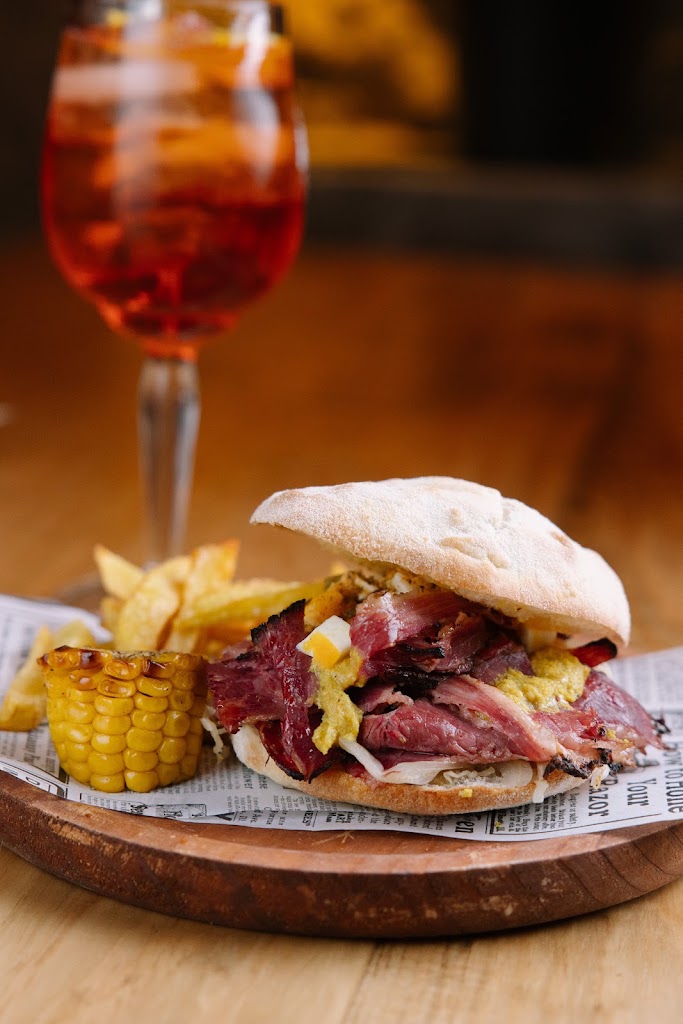 Sandwicheria Can Vilalta — Comida y bebida