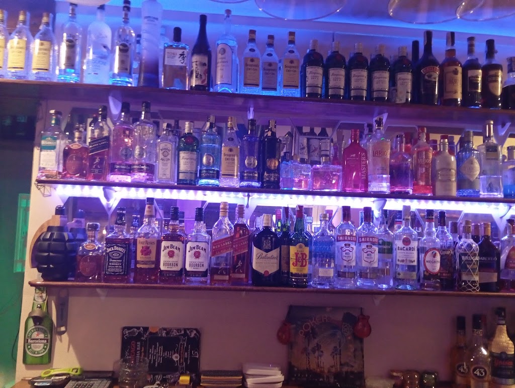 Geronimo Cocktail Shisha Lounge Bar — Ambiente