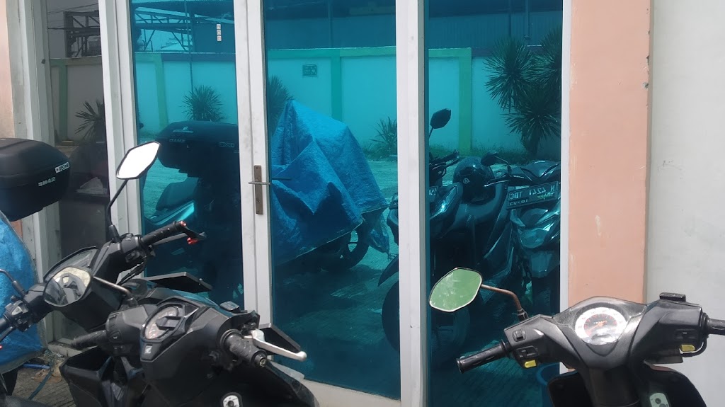 Kaca film dan variasi mobil