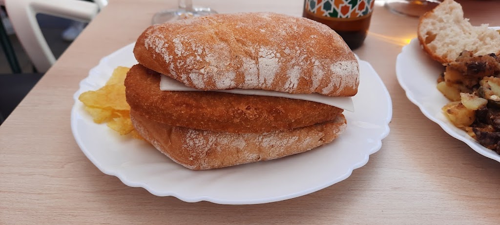 Bar el Poderio — Comida y bebida