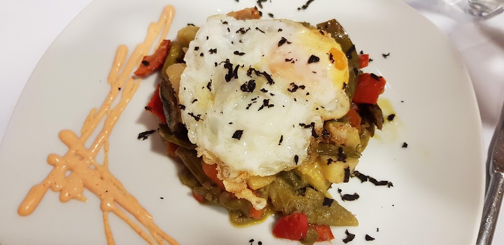 Casa Pedro — Comida y bebida