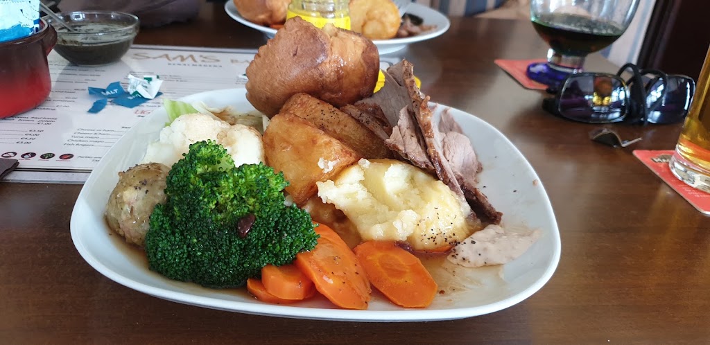 Sam's Sports Bar & Restaurant — Comida y bebida