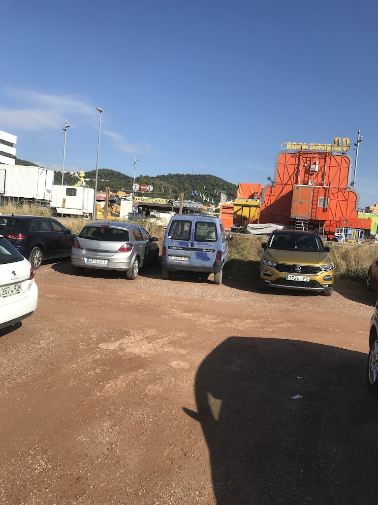 Aparcament — Estacionamiento