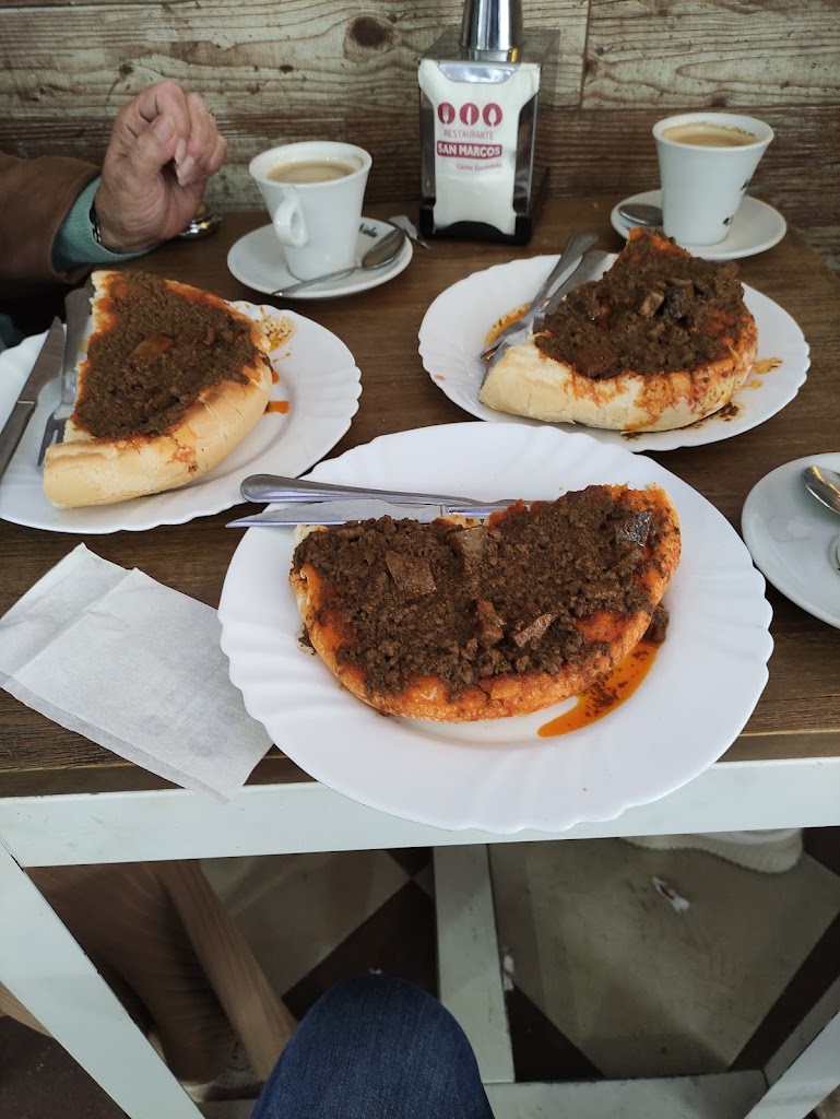 Cafe- restaurante san marcos — Comida y bebida