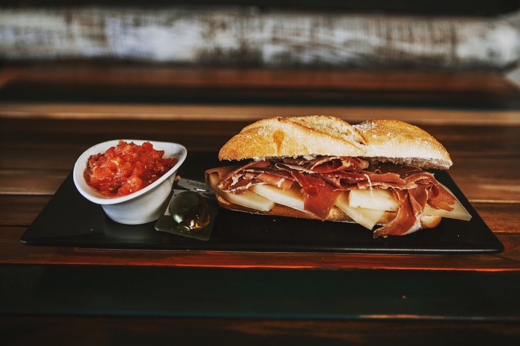 Meeting Point Cafe — Comida y bebida