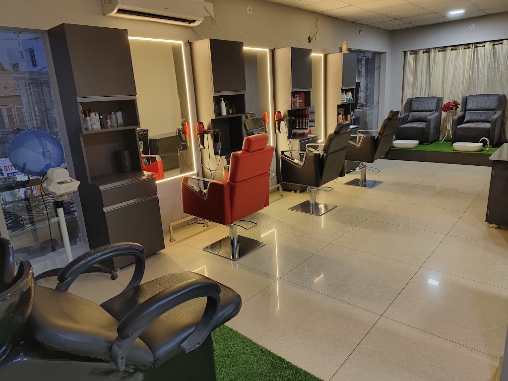 Reena S World Makeup Studio