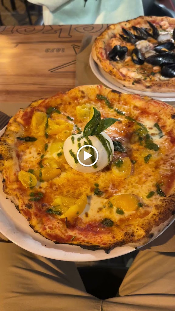 Pizzeria & Grill Napule e - Italiano — Videos