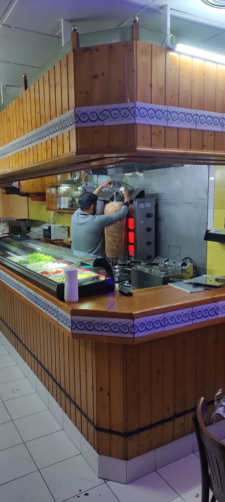 Zaqwan Kebab y Pizzeria & Pollo Asado — Ambiente