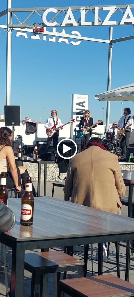Caliza Pool Bar — Ambiente