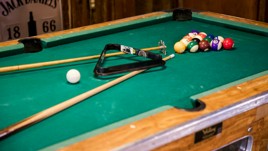  Red N Deb's Bar & Grill