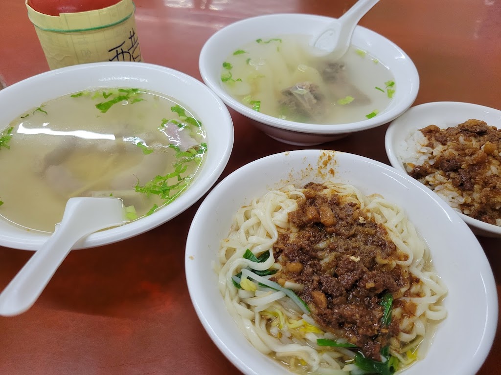 新港魯肉飯陽春麵意麵 的照片