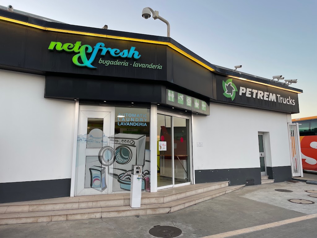 Petrem Trucks — Exterior