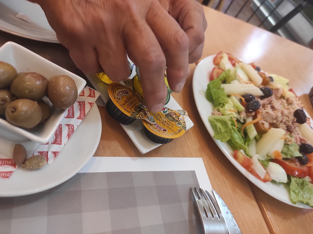 Loterias y Bar cafe pena — Comida y bebida