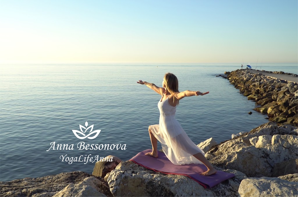 Yoga Life Anna