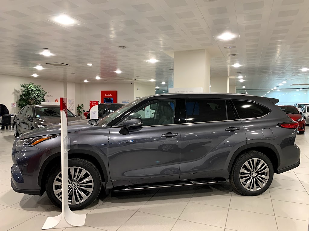 Concesionario Oficial TOYOTA - T. Ballus — Interior