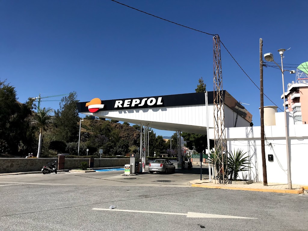 Estacion de Servicio Repsol — Exterior