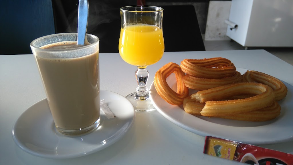 Cafeteria Eduardo's — Comida y bebida