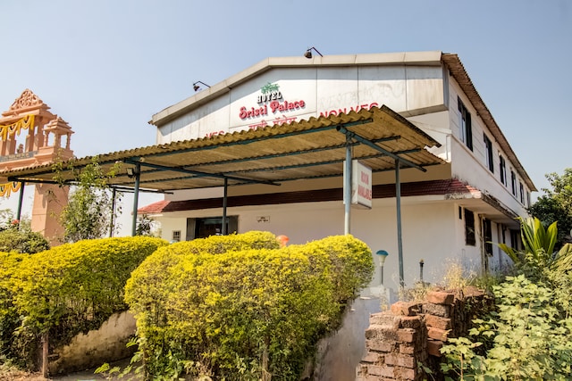 Spot On Sristi Palace