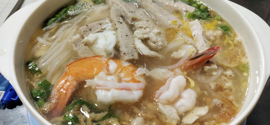 รูปภาพของ 1st Original Thai Food อาหารตามสั่งผัดไทย กะเพรา ข้าวผัด ต้มยำ ส้มตำ หมูกระทะ NangPadthai Khaosan road