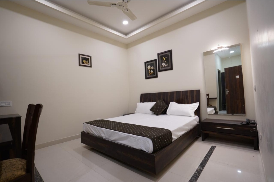 Ovel Hotel Grand