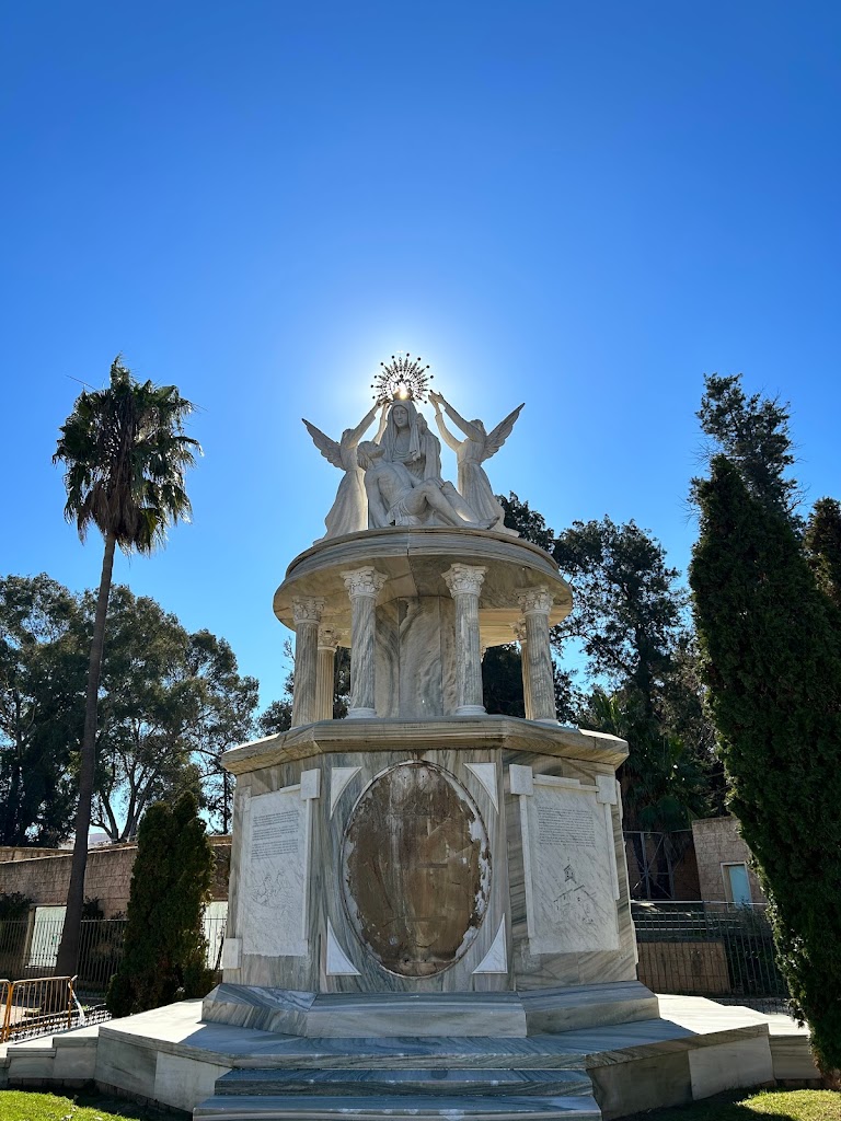 Monumento a La Virgen de las Angustias, patrona de Ayamonte.