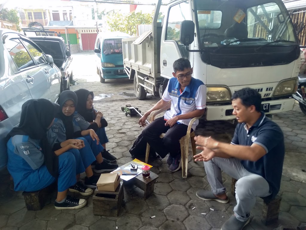 Bengkel mobil Tiga bersaudara
