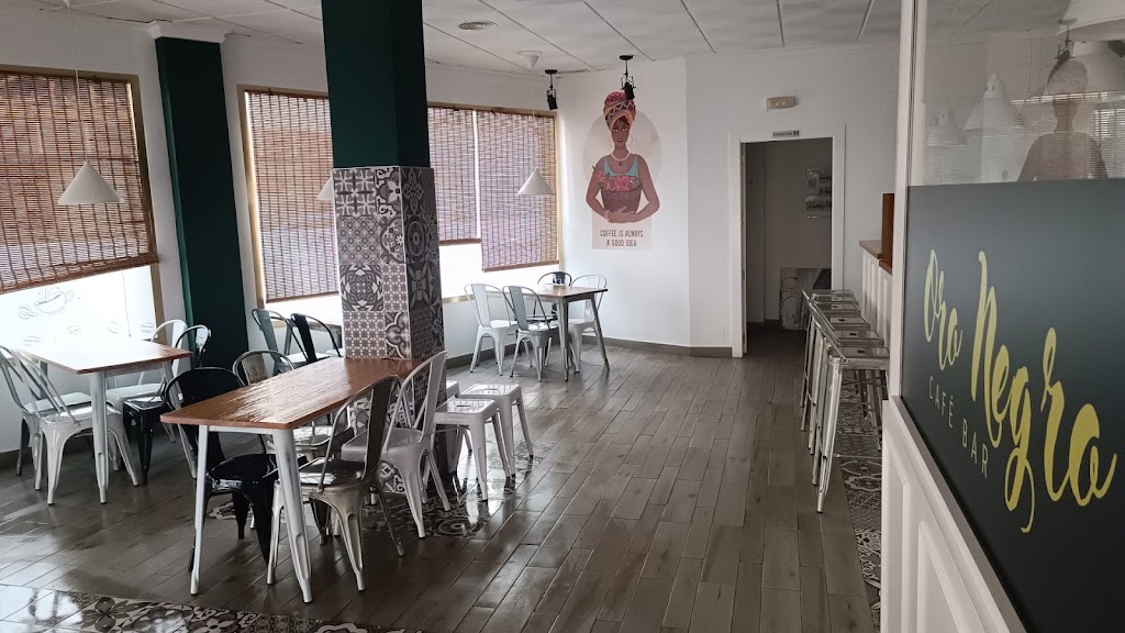 Oro Negro Cafe Bar — Ambiente