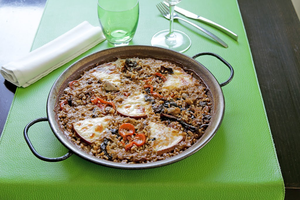 Restaurante Can Mario's — Comida y bebida