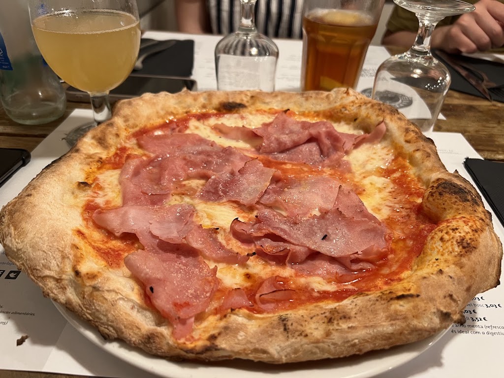 Restaurante italiano La Pentola — Comida y bebida