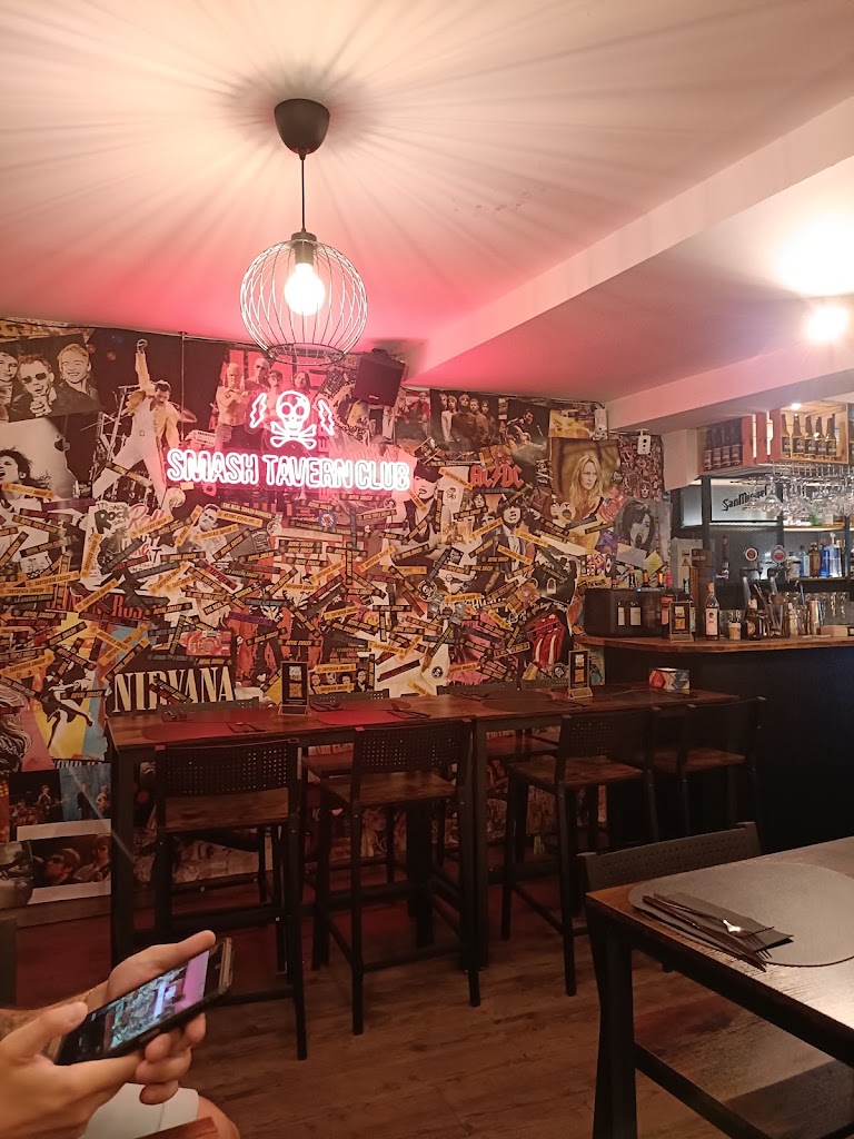 Smash tavern Burger club — Ambiente