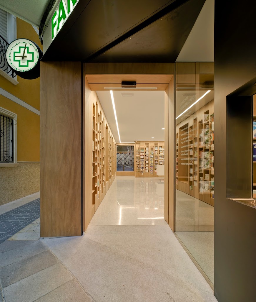 Farmacia Isabel Arrebola Pascual - La farmacia del reloj — Del propietario