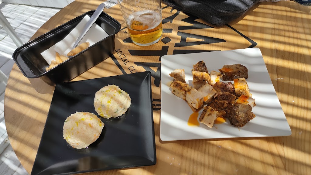 Chiringuito Galapagos — Comida y bebida